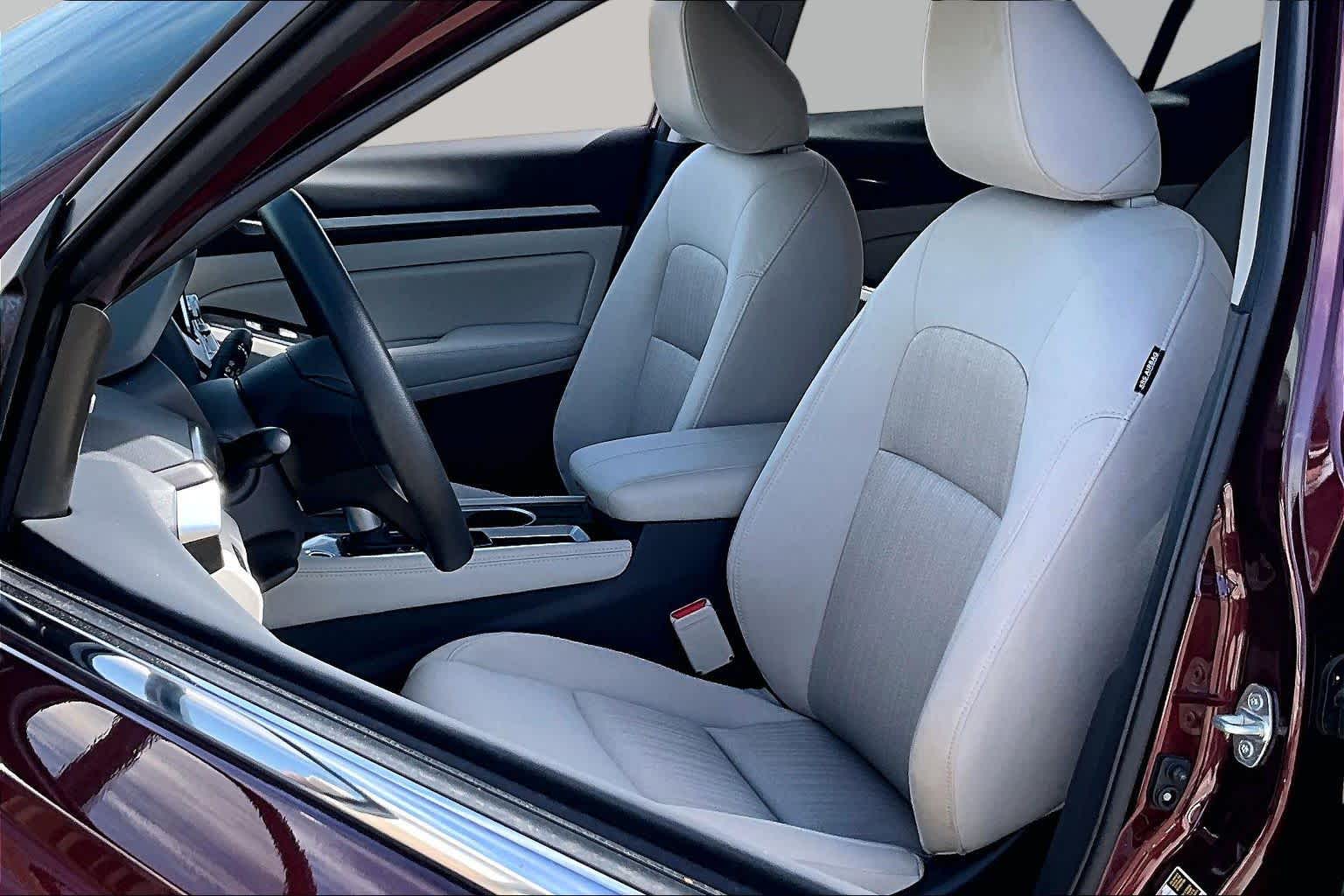 2023 Nissan Altima photo 8 of 35