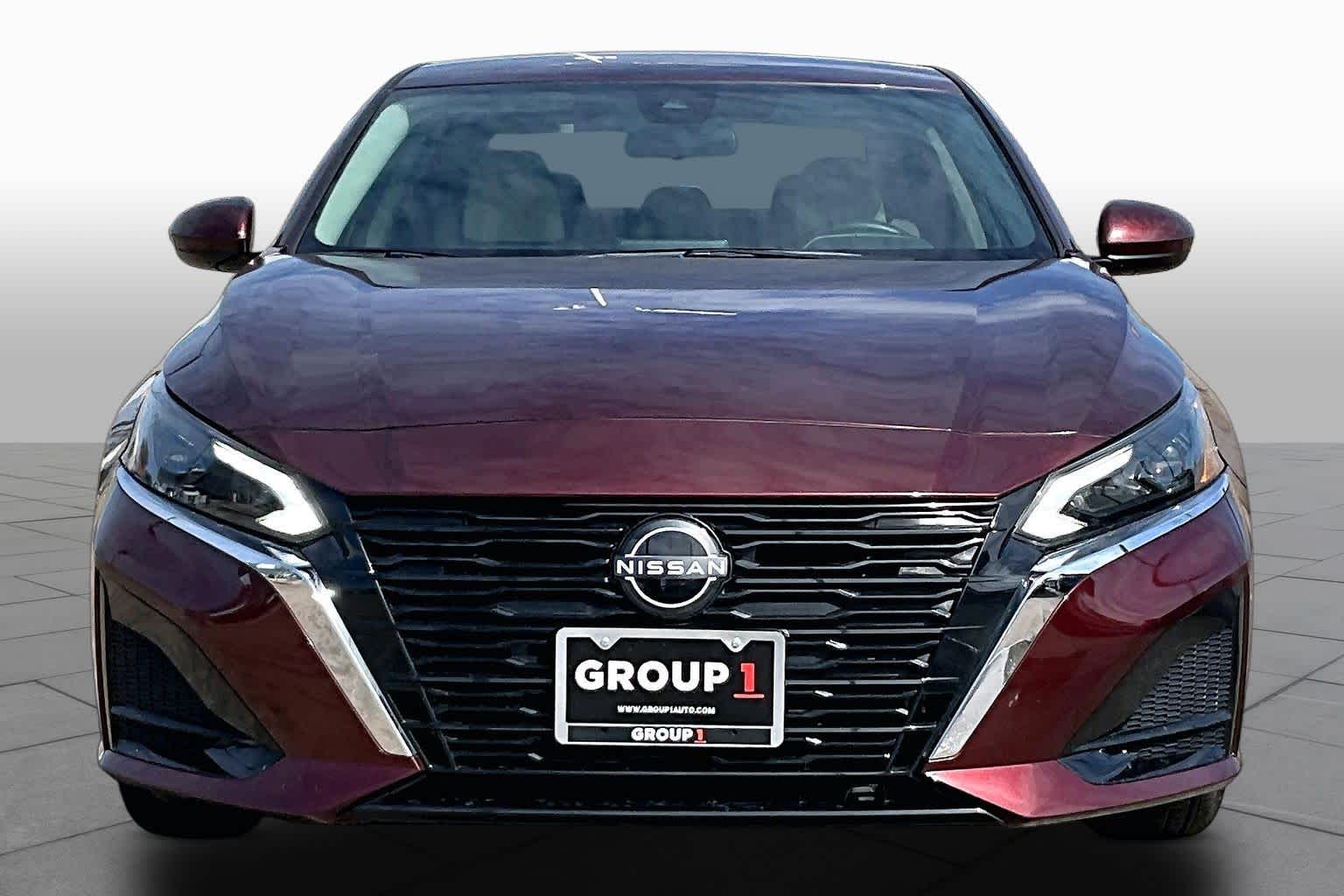 2023 Nissan Altima photo 4 of 35