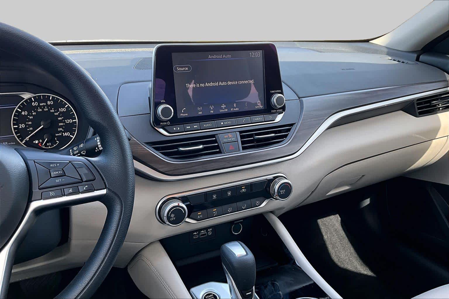 2023 Nissan Altima photo 7 of 35