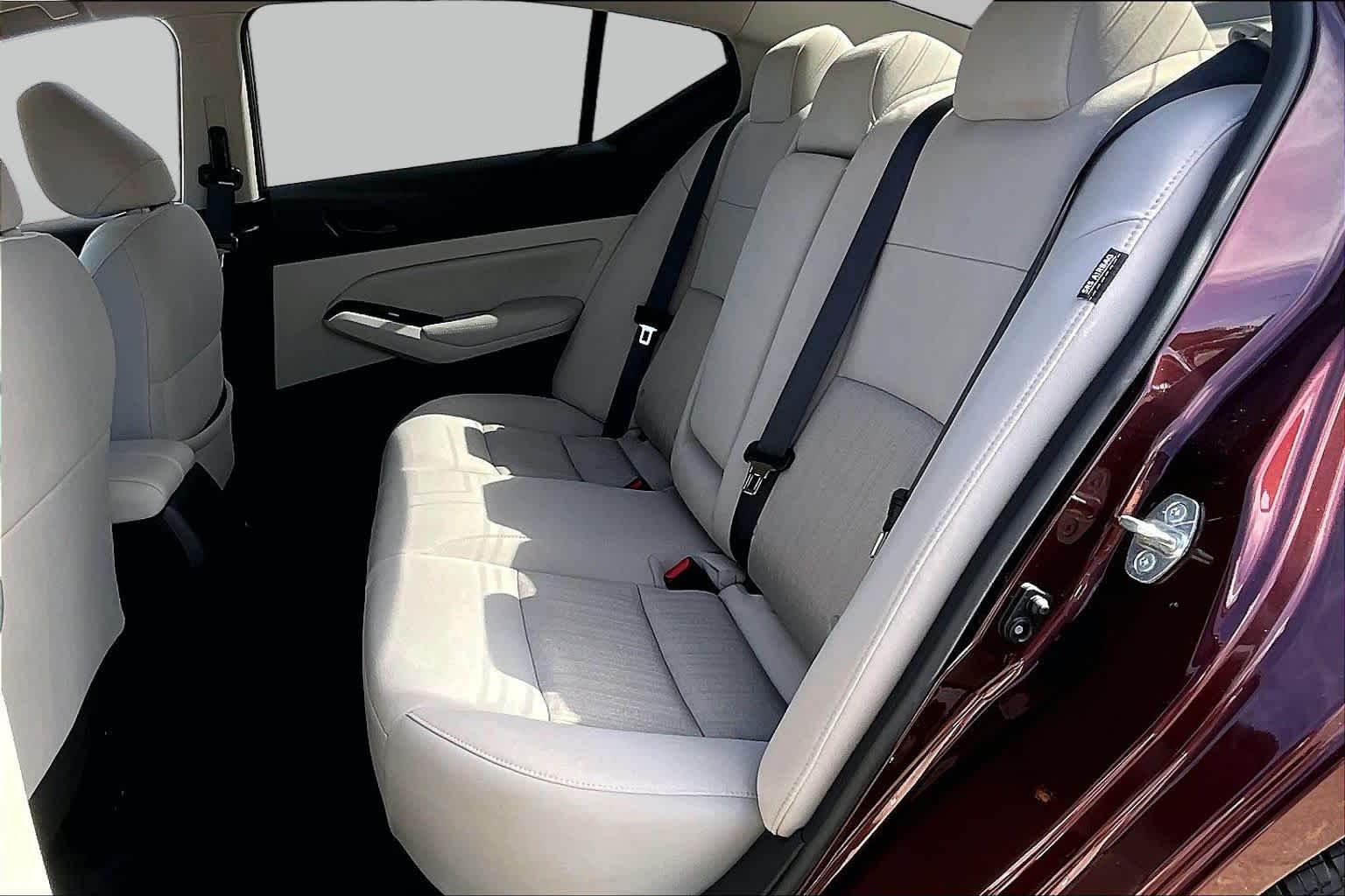 2023 Nissan Altima photo 20 of 35