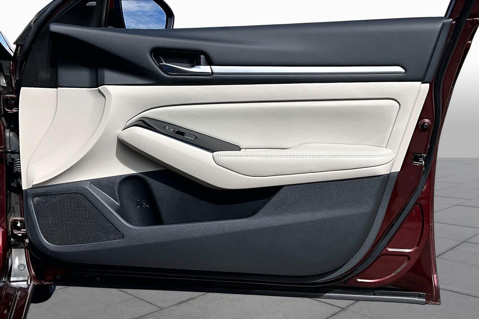 2023 Nissan Altima photo 23 of 35