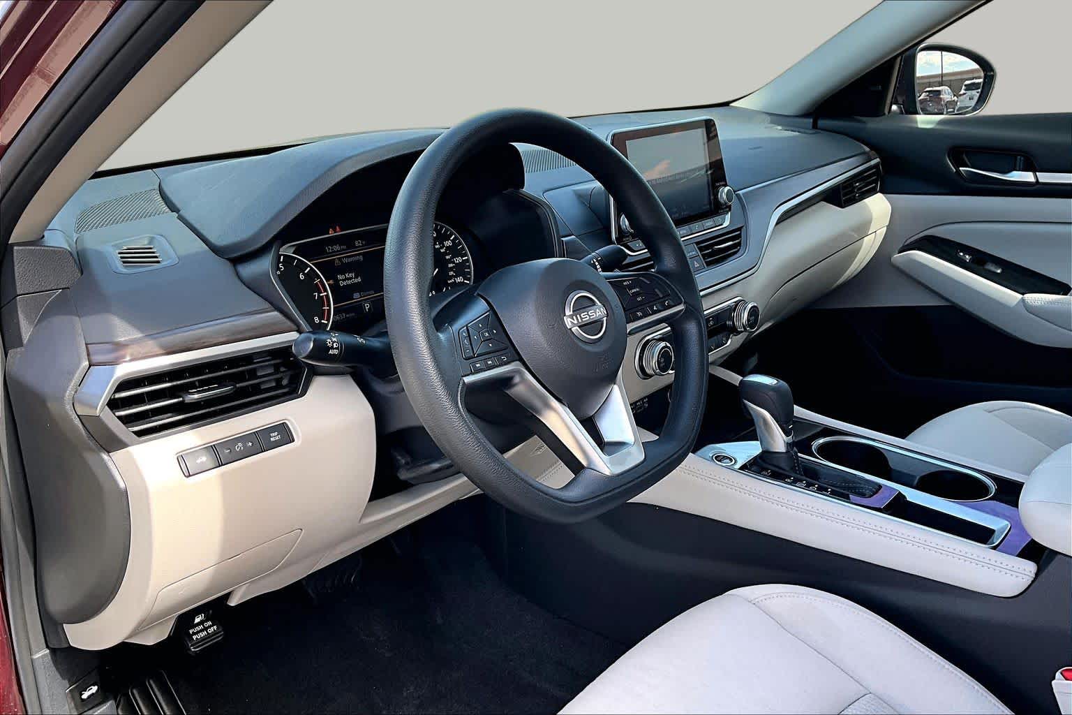 2023 Nissan Altima photo 18 of 35