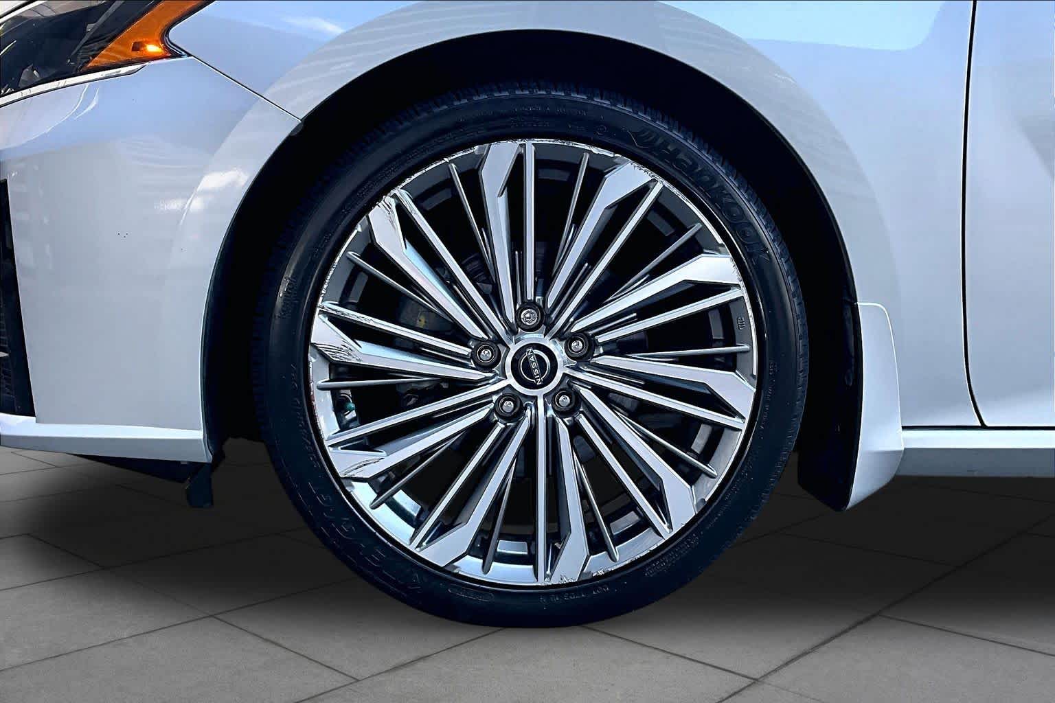 2024 Nissan Altima 2.5 SL Brilliant Silver Metallic at Sterling McCall Nissan