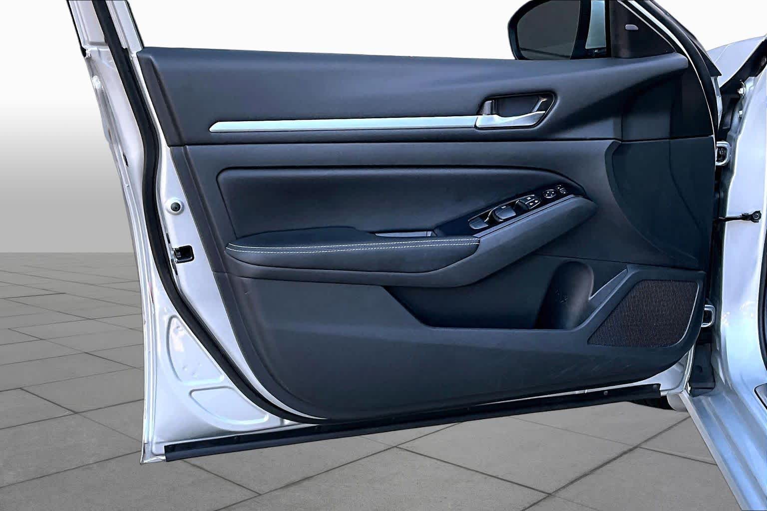 2024 Nissan Altima 2.5 SL Brilliant Silver Metallic at Sterling McCall Nissan