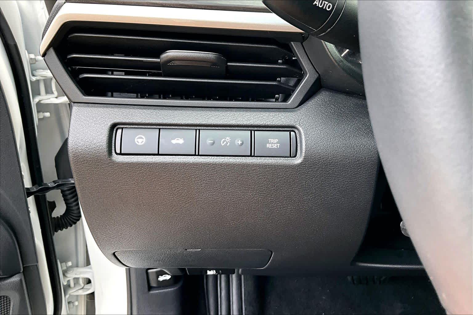 2024 Nissan Altima 2.5 SL Pearl White Tricoat at Sterling McCall Nissan
