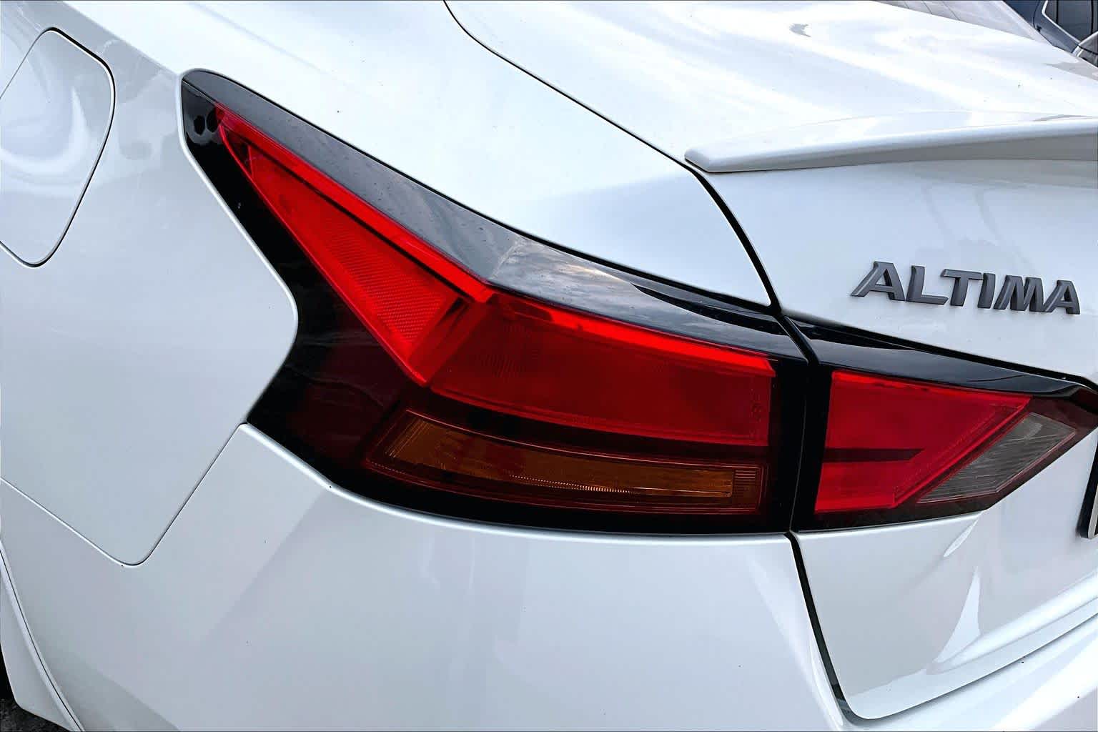 2024 Nissan Altima 2.5 SL Pearl White Tricoat at Sterling McCall Nissan