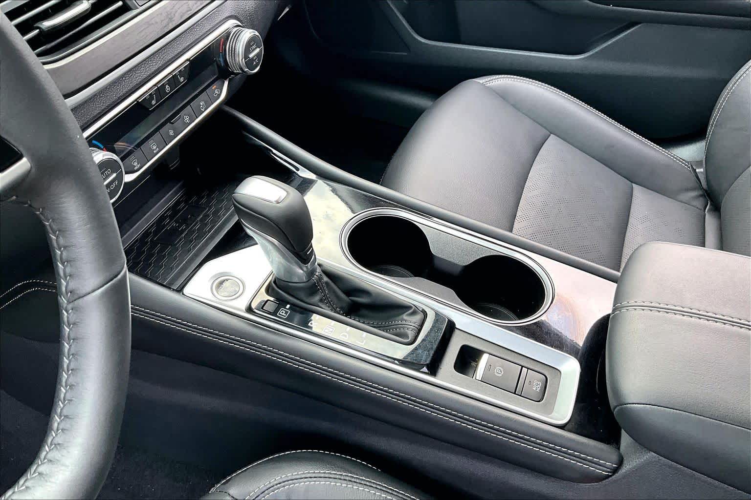 2024 Nissan Altima 2.5 SL Pearl White Tricoat at Sterling McCall Nissan