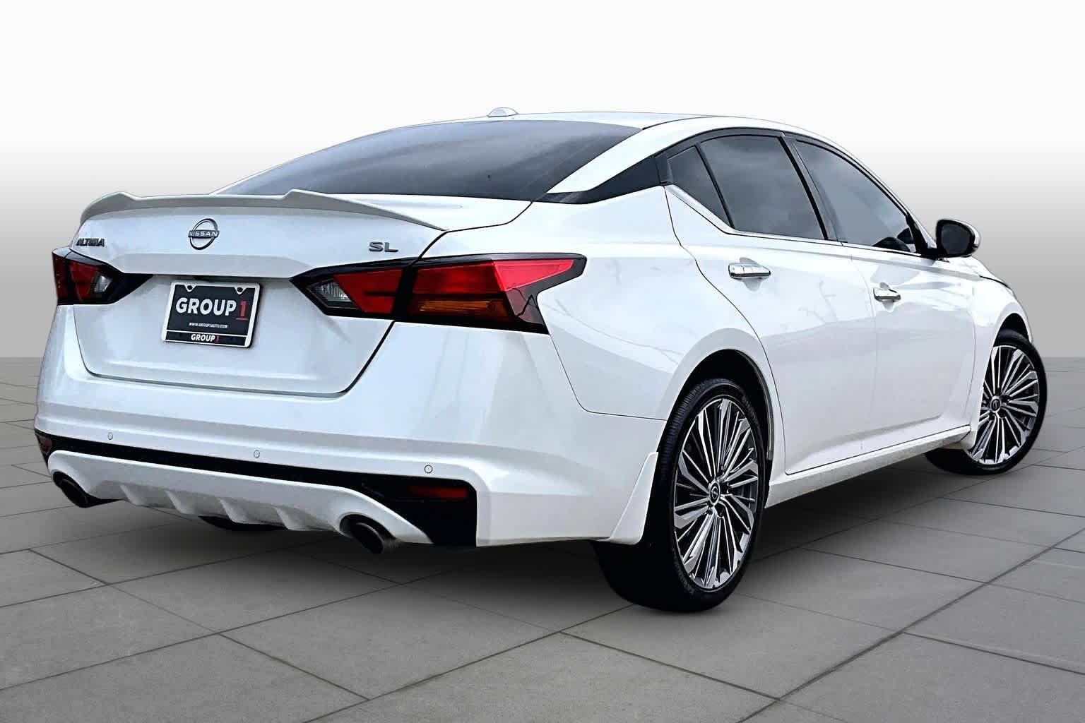 2024 Nissan Altima 2.5 SL Pearl White Tricoat at Sterling McCall Nissan