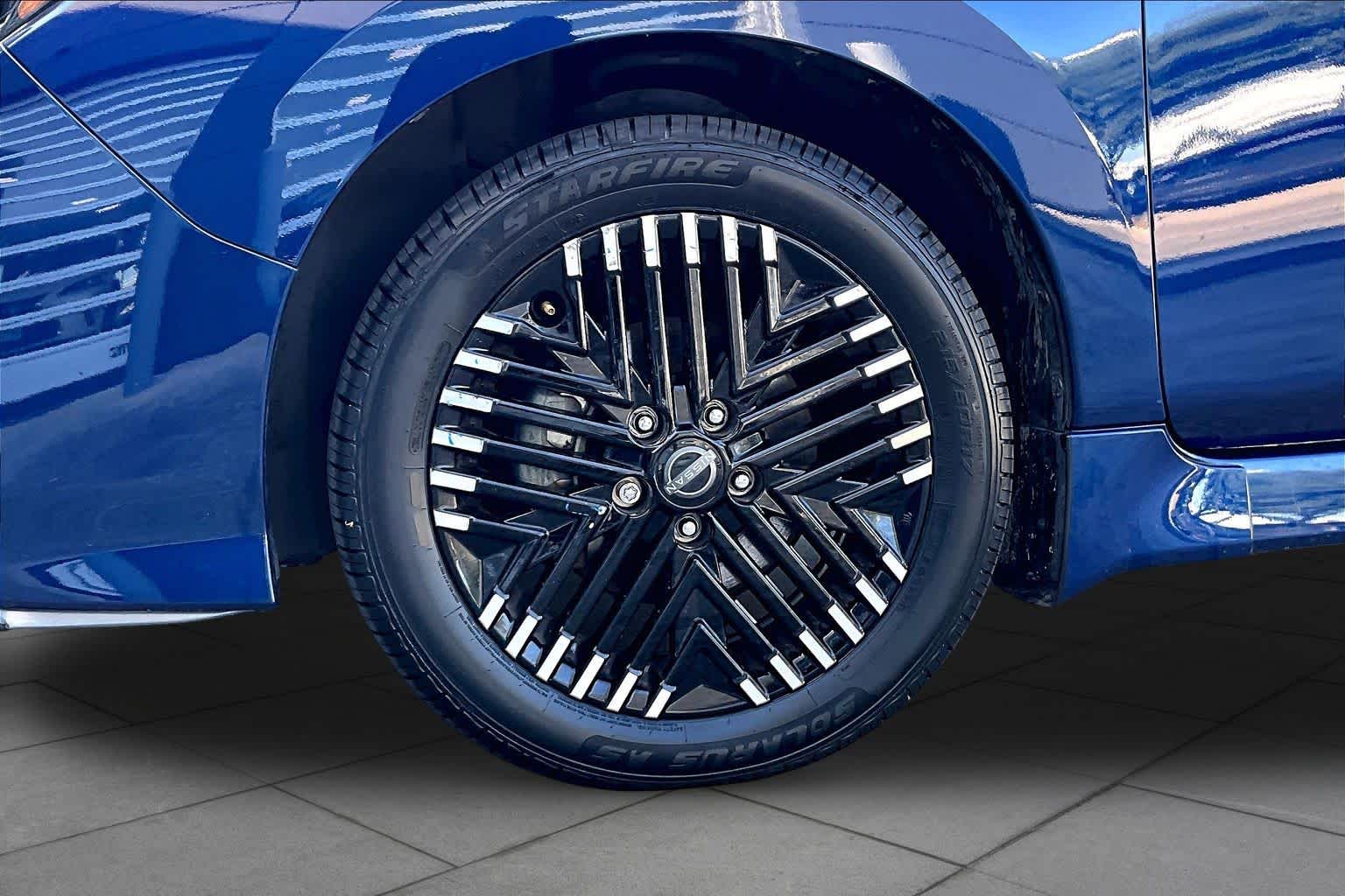 2024 Nissan LEAF photo 10 of 33