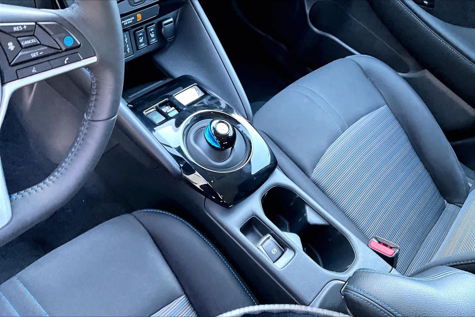 2024 Nissan LEAF photo 15 of 33