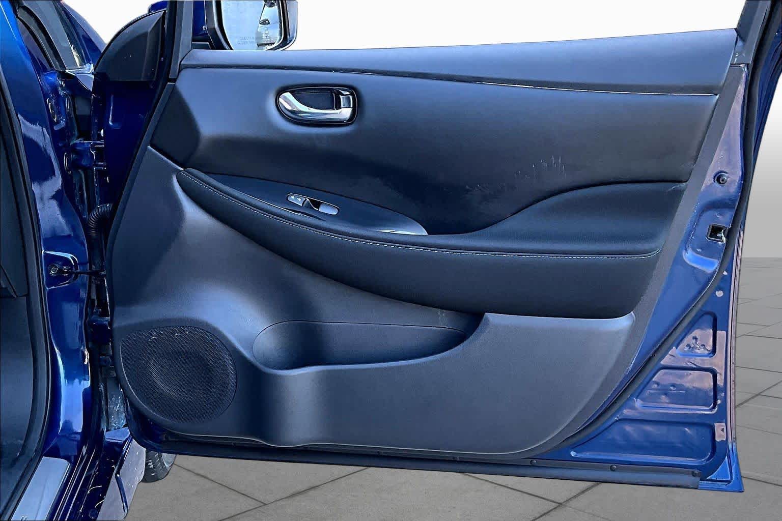 2024 Nissan LEAF photo 21 of 33