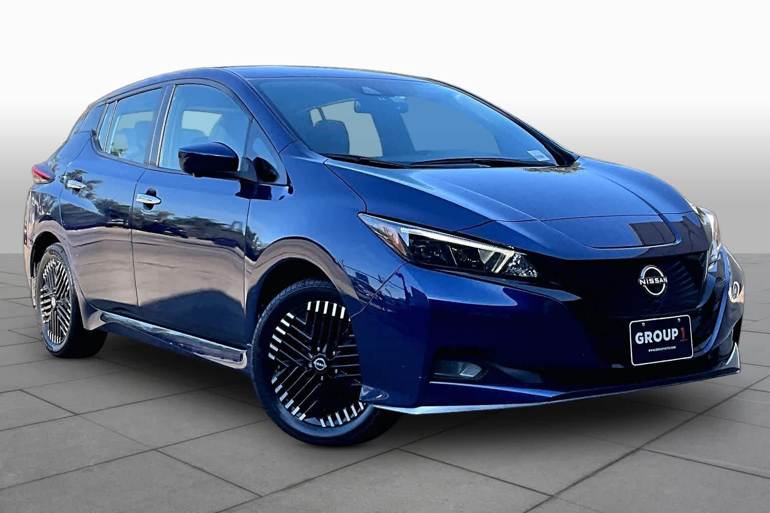 2024 Nissan LEAF photo 2 of 33