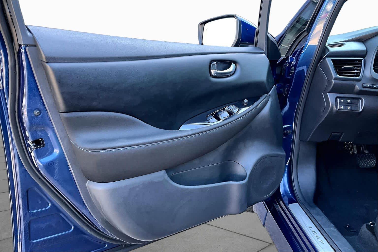 2024 Nissan LEAF photo 20 of 33