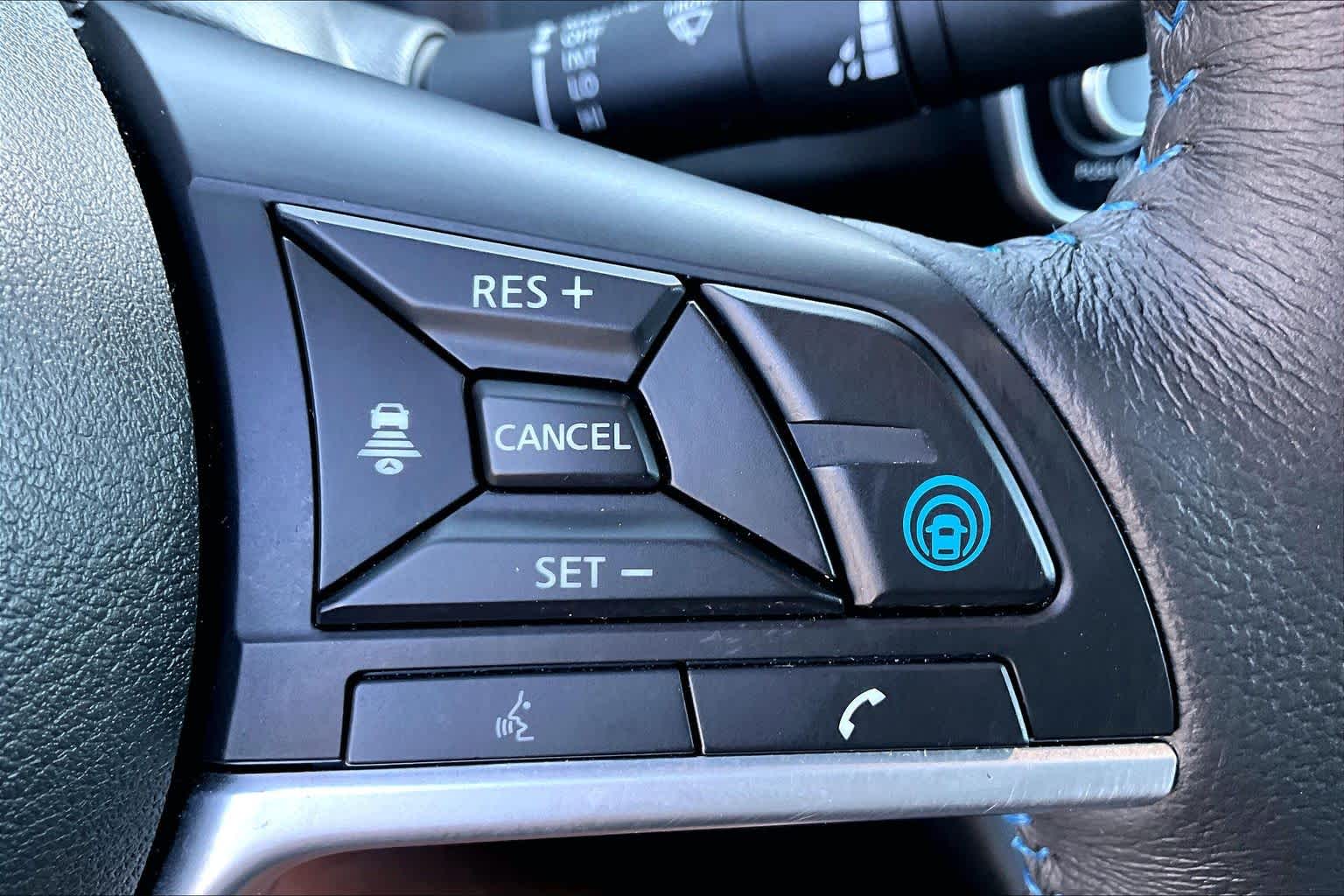 2024 Nissan LEAF photo 31 of 33