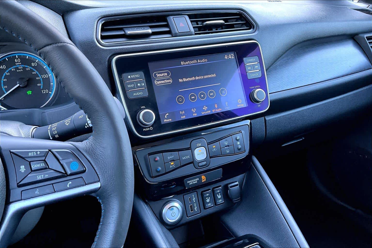2024 Nissan LEAF photo 6 of 33