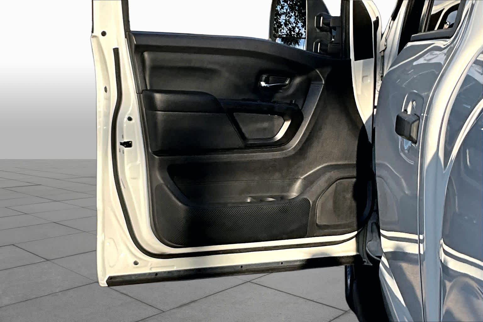 2023 Nissan Titan SV Glacier White at Beck & Masten Kia