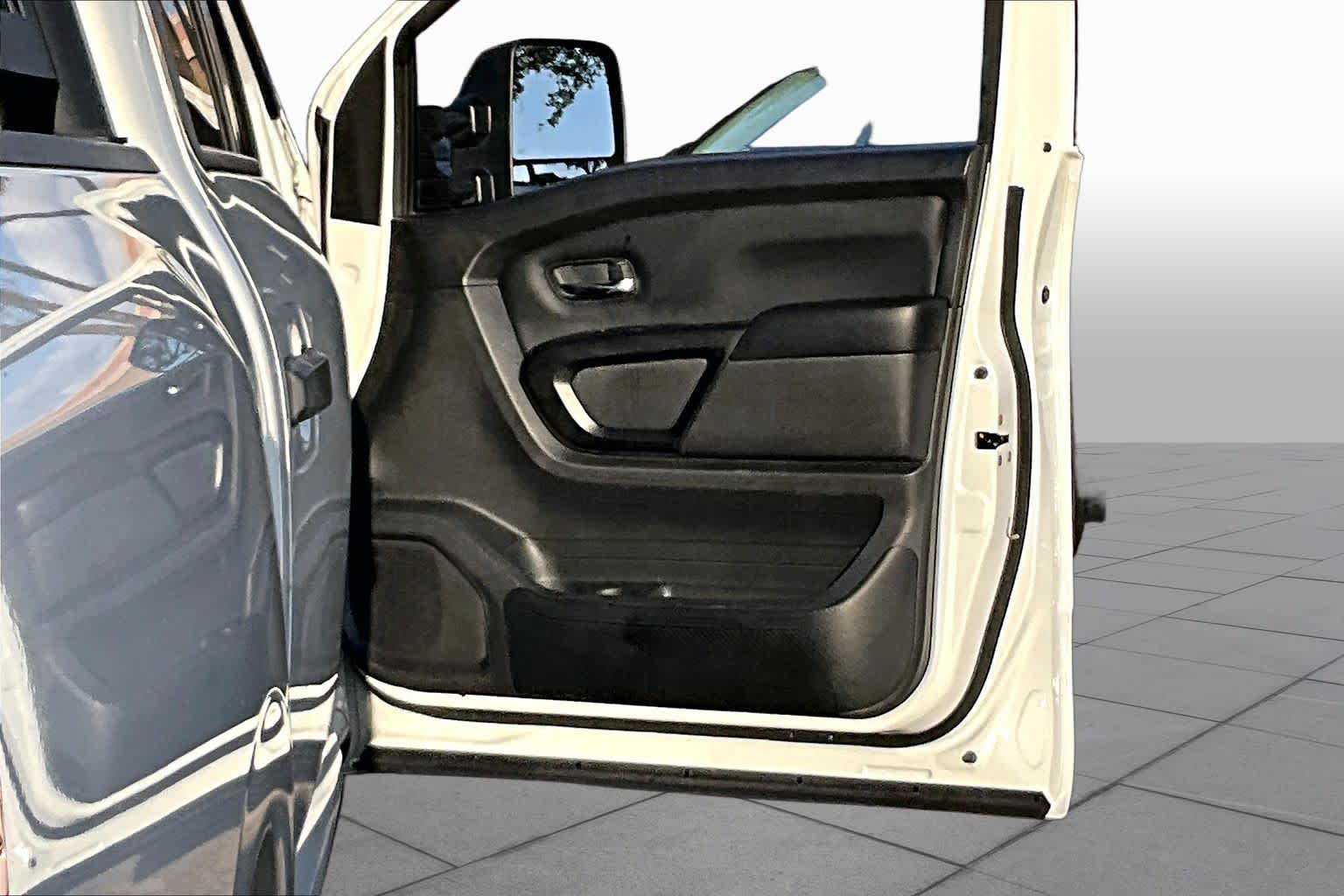 2023 Nissan Titan SV Glacier White at Beck & Masten Kia