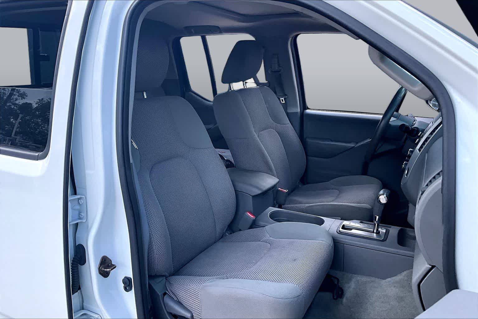 2016 Nissan Frontier SV Glacier White at AutoNation USA Houston