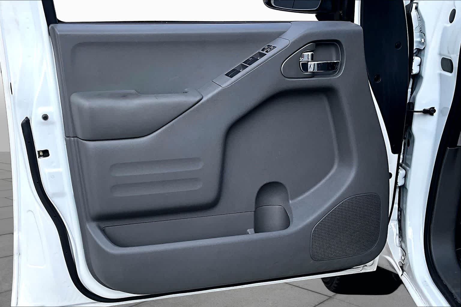2016 Nissan Frontier SV Glacier White at AutoNation USA Houston