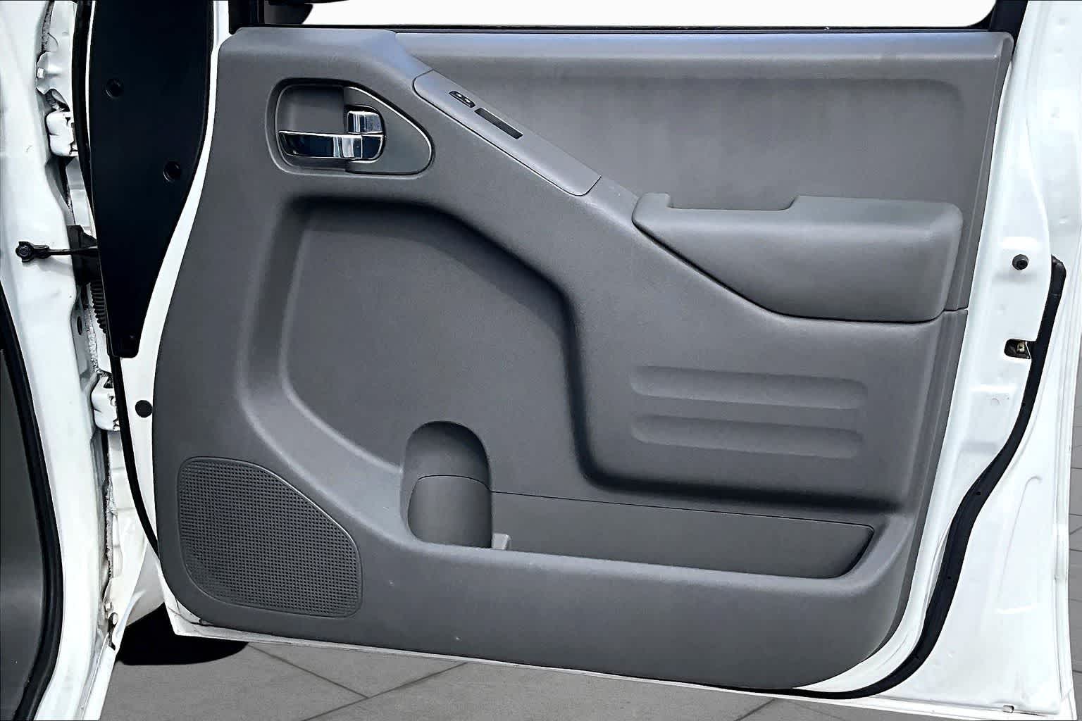 2016 Nissan Frontier SV Glacier White at AutoNation USA Houston