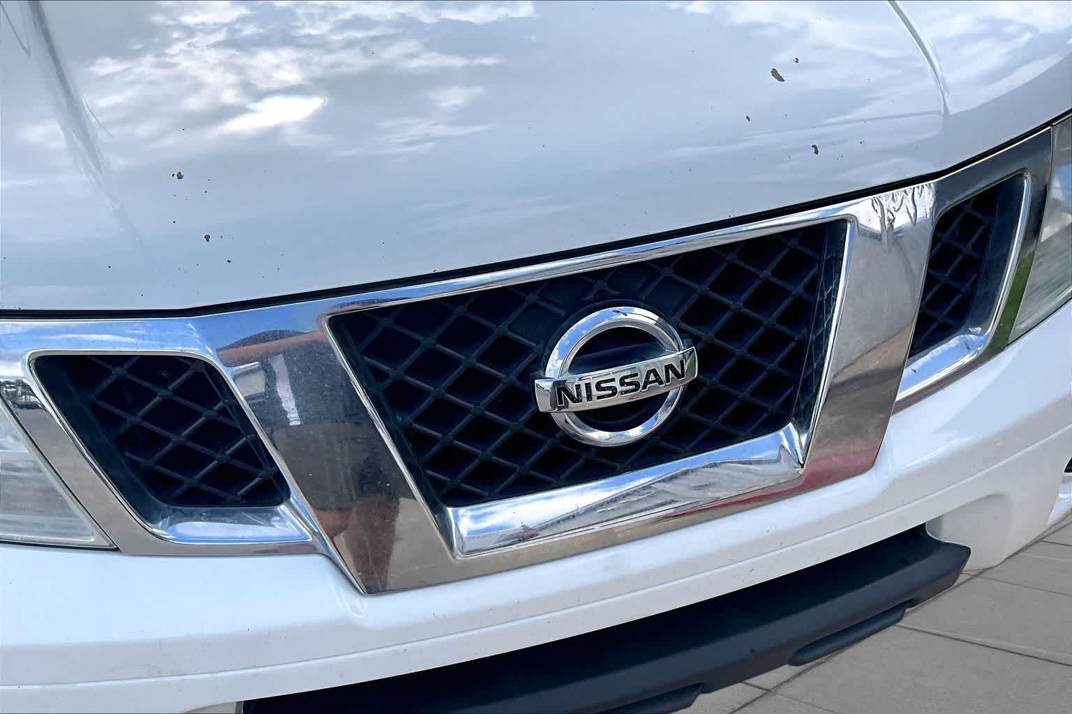 2016 Nissan Frontier SV Glacier White at AutoNation USA Houston