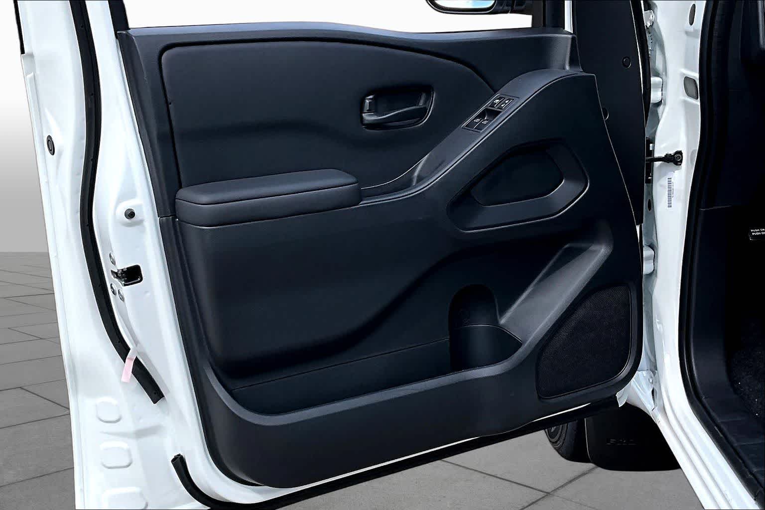 2027 Nissan Frontier photo 15 of 19