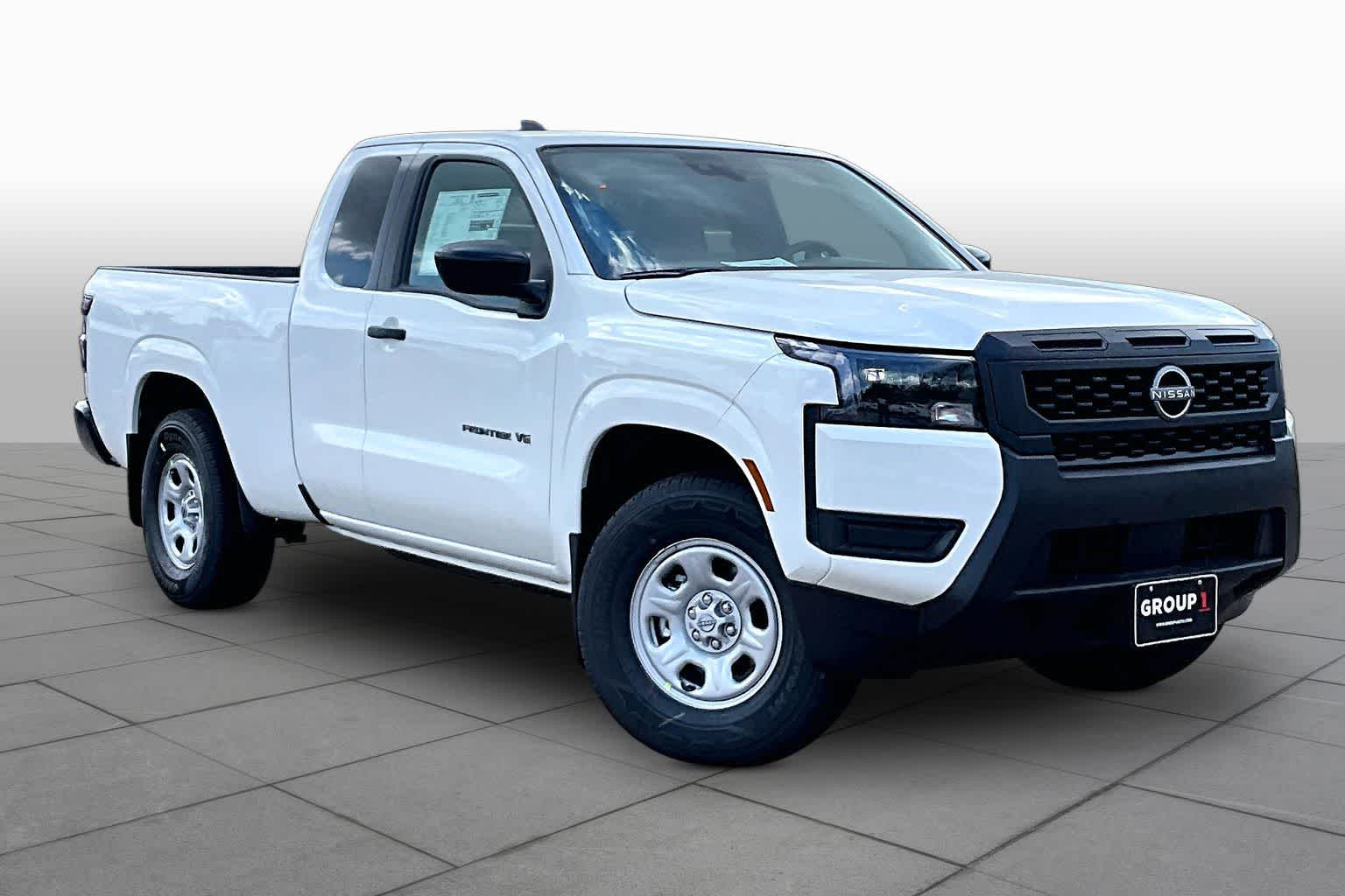 2027 Nissan Frontier photo 2 of 19