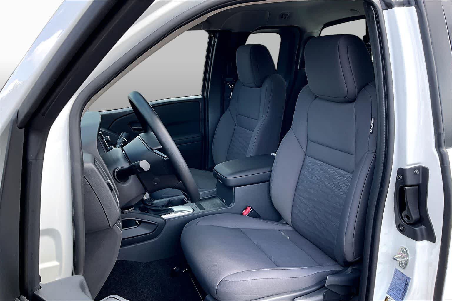 2027 Nissan Frontier photo 16 of 19