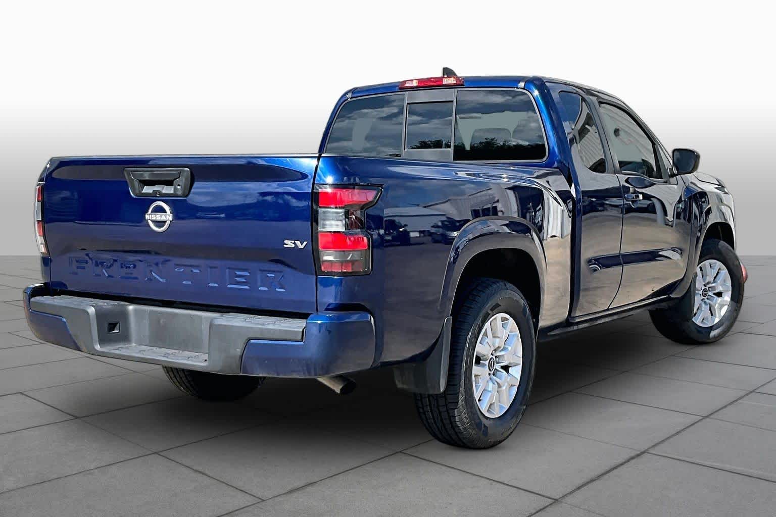2022 Nissan Frontier SV - 11