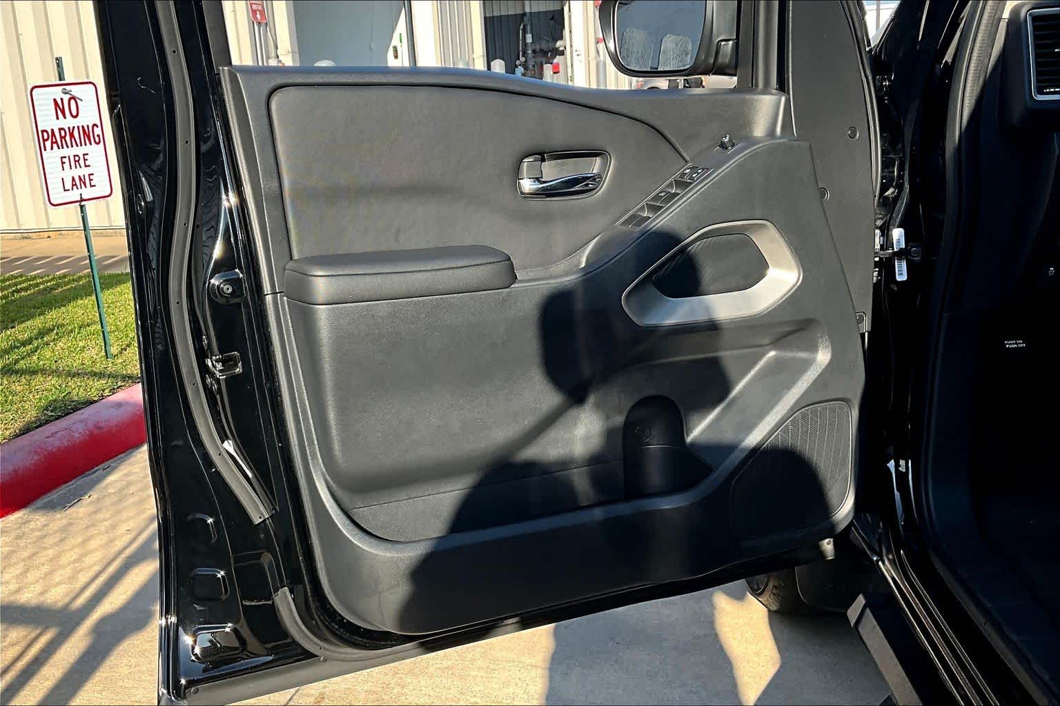 2023 Nissan Frontier SV Super Black at Sterling McCall Nissan