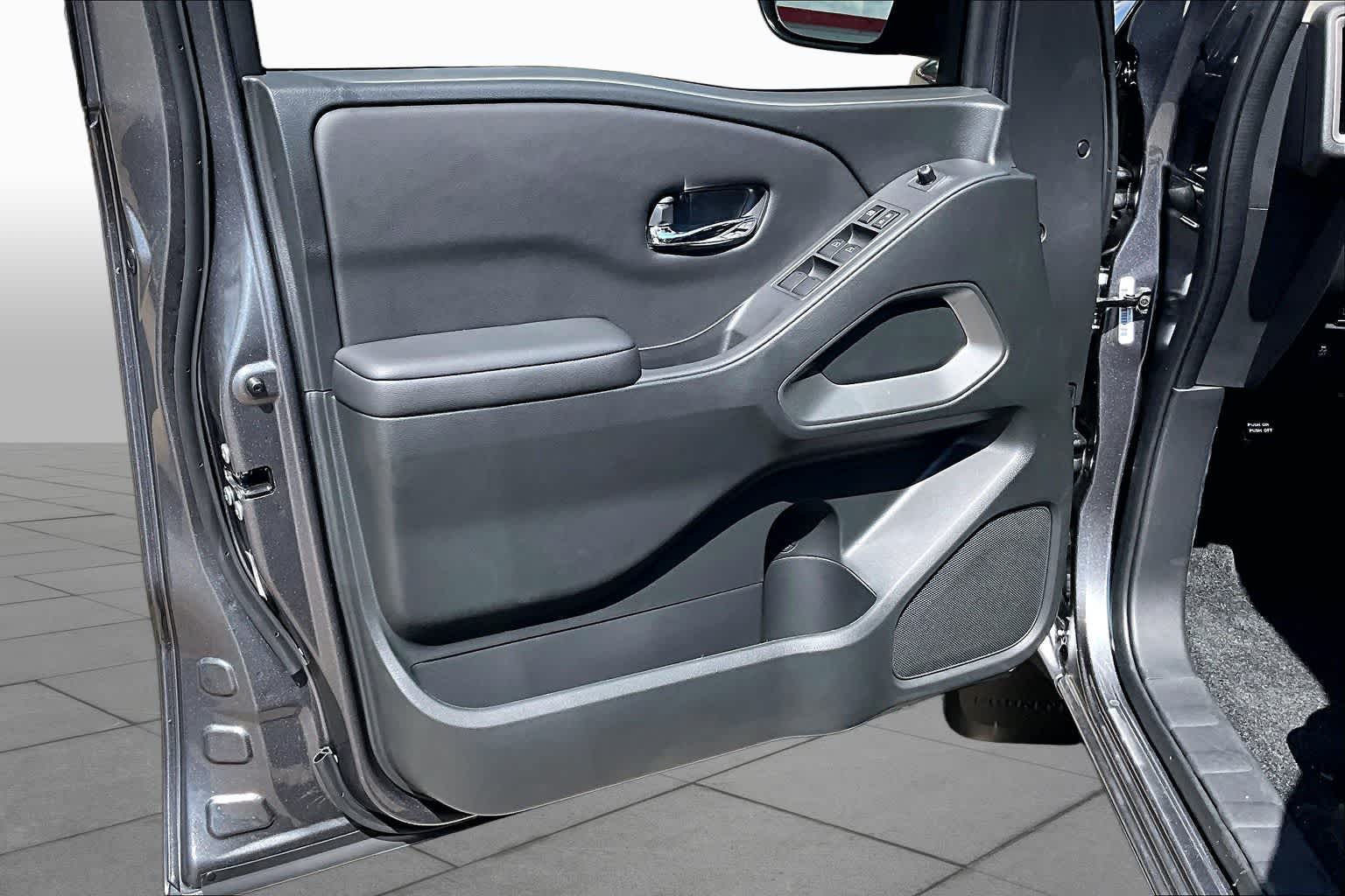2027 Nissan Frontier photo 16 of 20