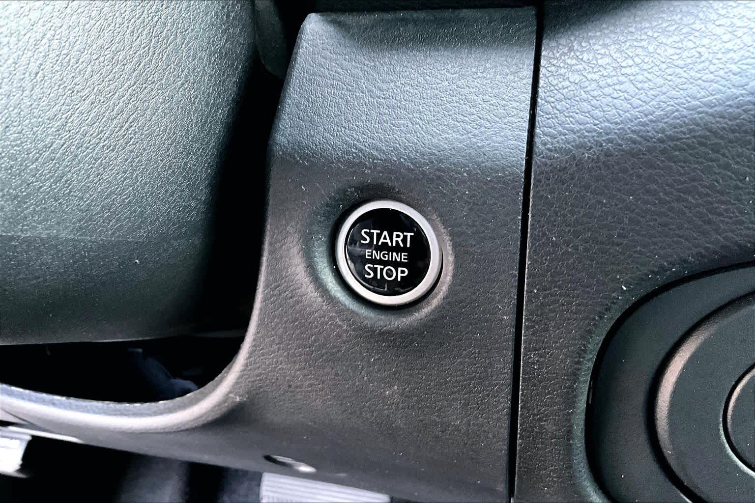 2023 Nissan Frontier photo 35 of 37