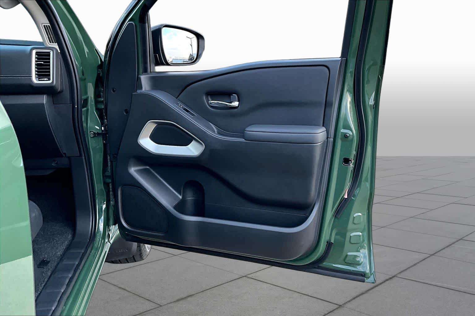 2023 Nissan Frontier photo 23 of 37