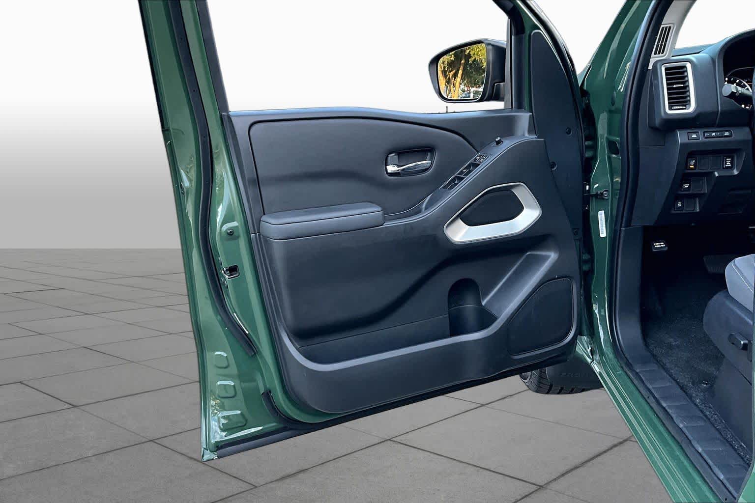 2023 Nissan Frontier photo 22 of 37
