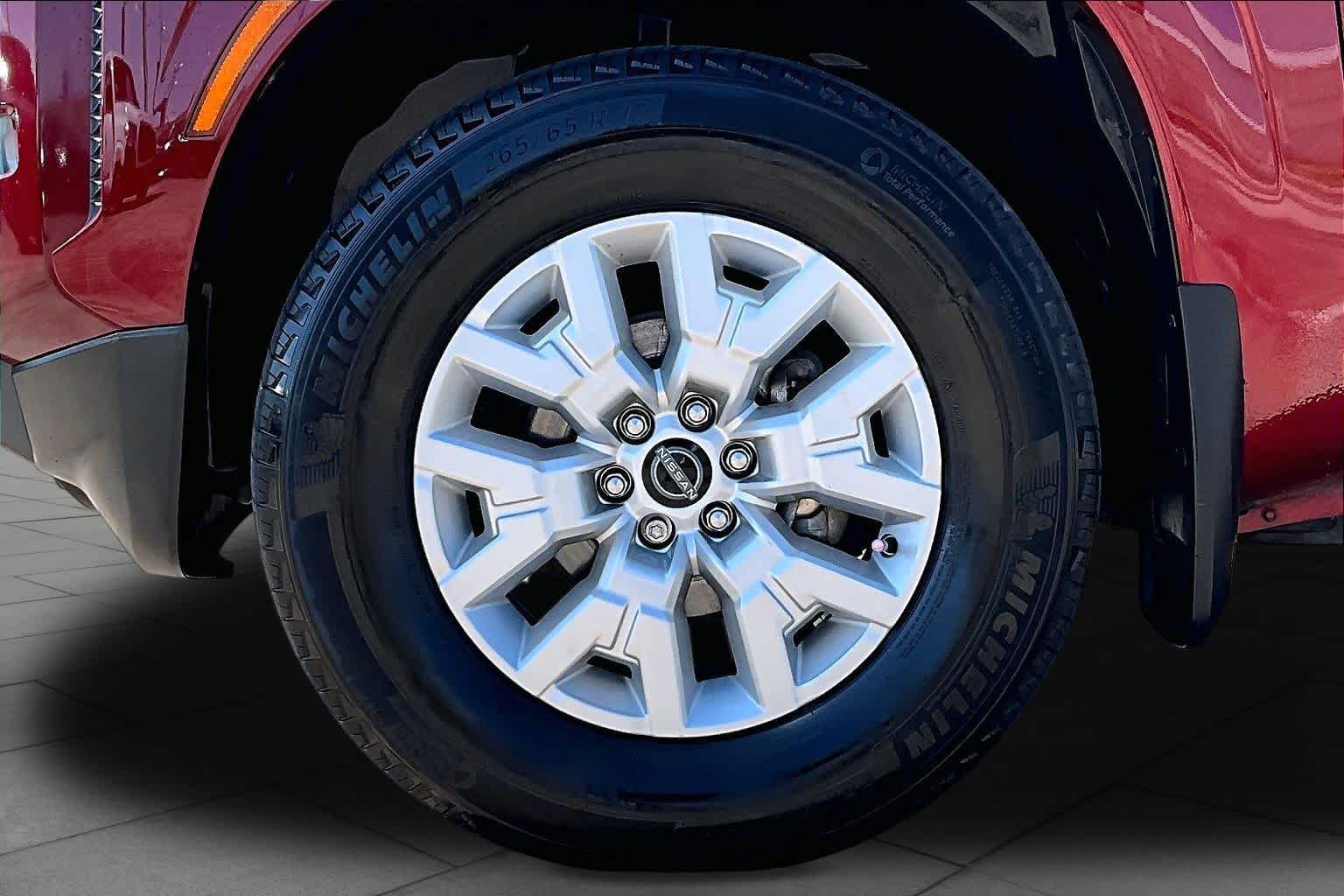 2024 Nissan Frontier photo 11 of 35