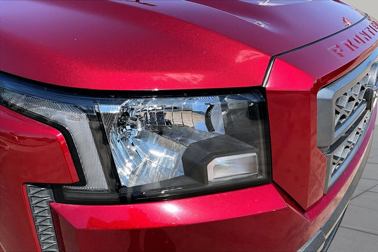 2024 Nissan Frontier photo 28 of 35