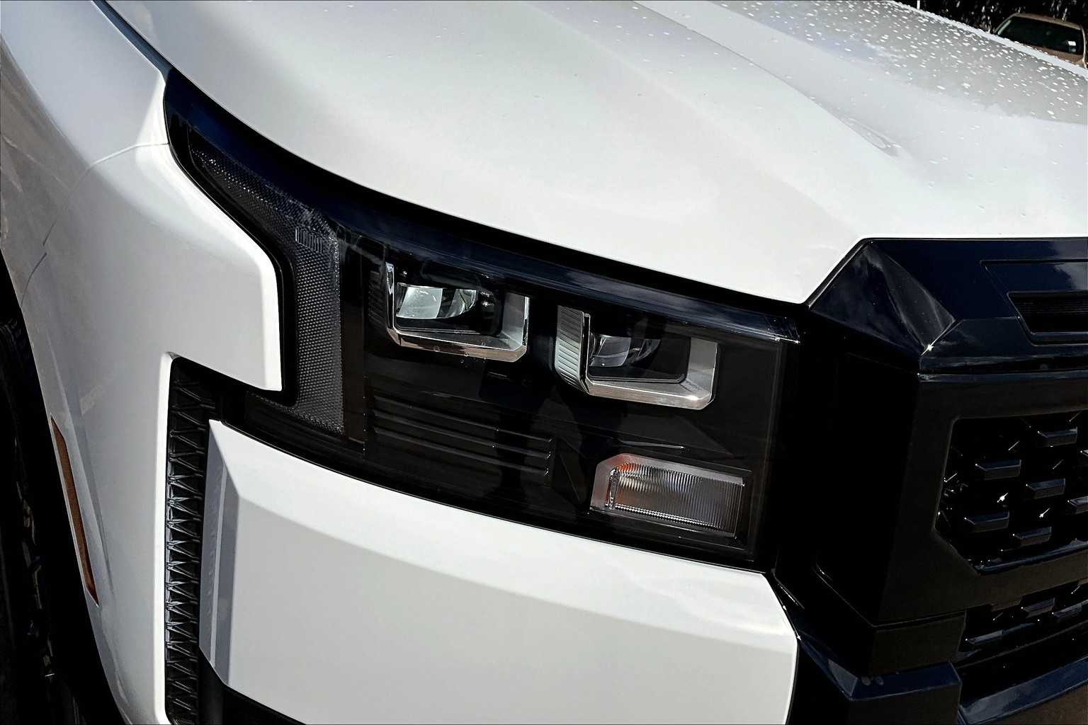 2026 Nissan Frontier SV Glacier White at Sterling McCall Nissan