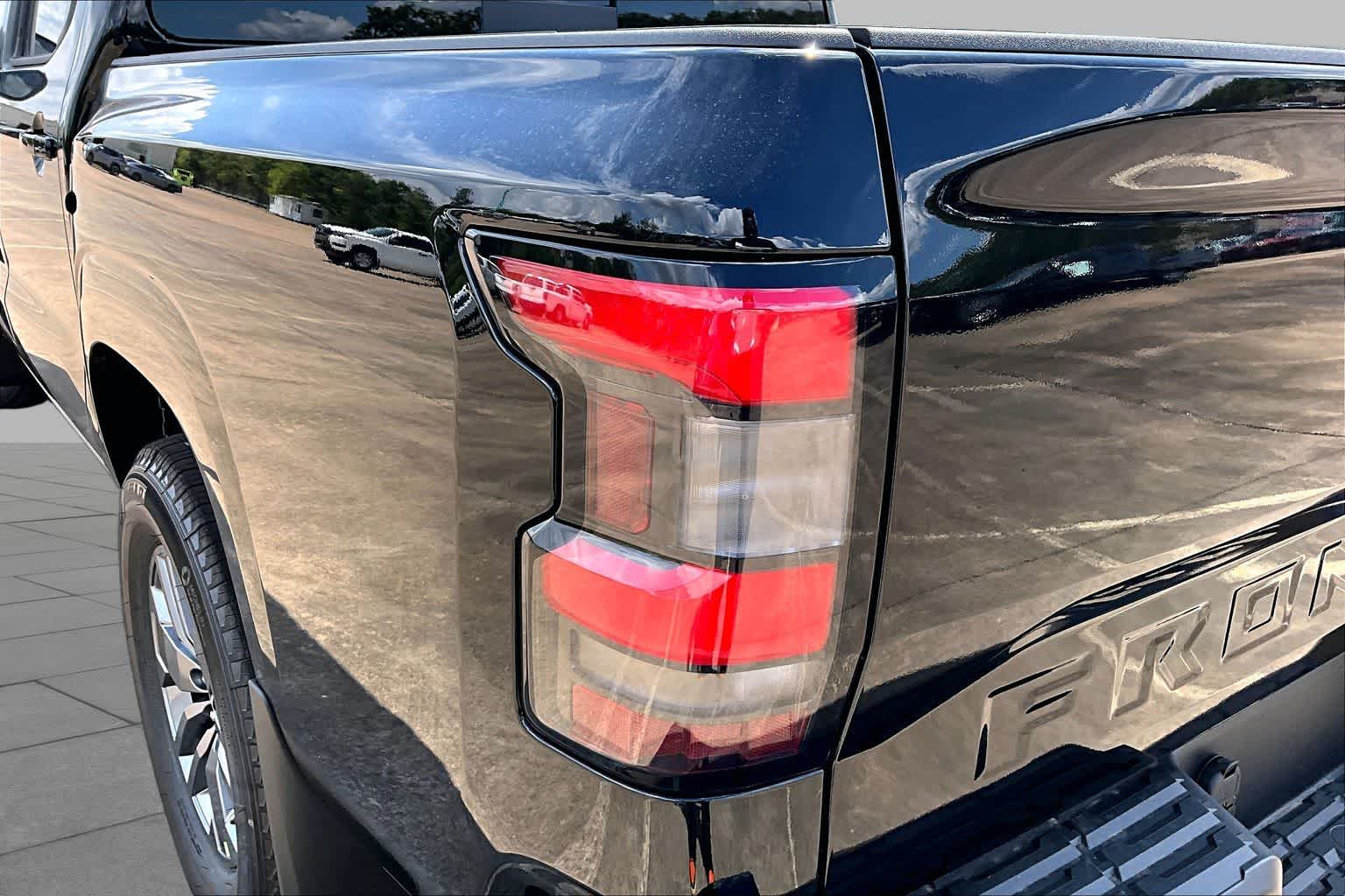 2027 Nissan Frontier photo 12 of 20