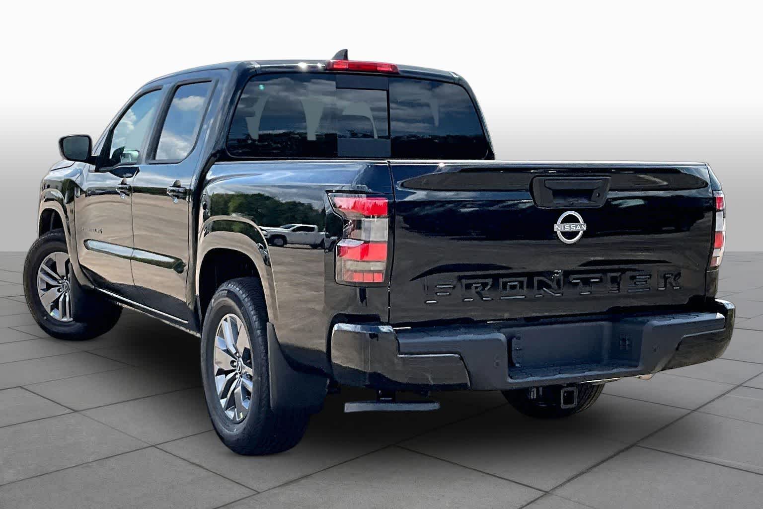 2027 Nissan Frontier photo 7 of 20