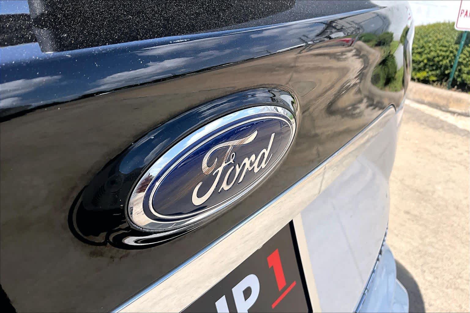 2020 Ford Edge Titanium Star White Metallic Tri-Coat at Tomball Ford