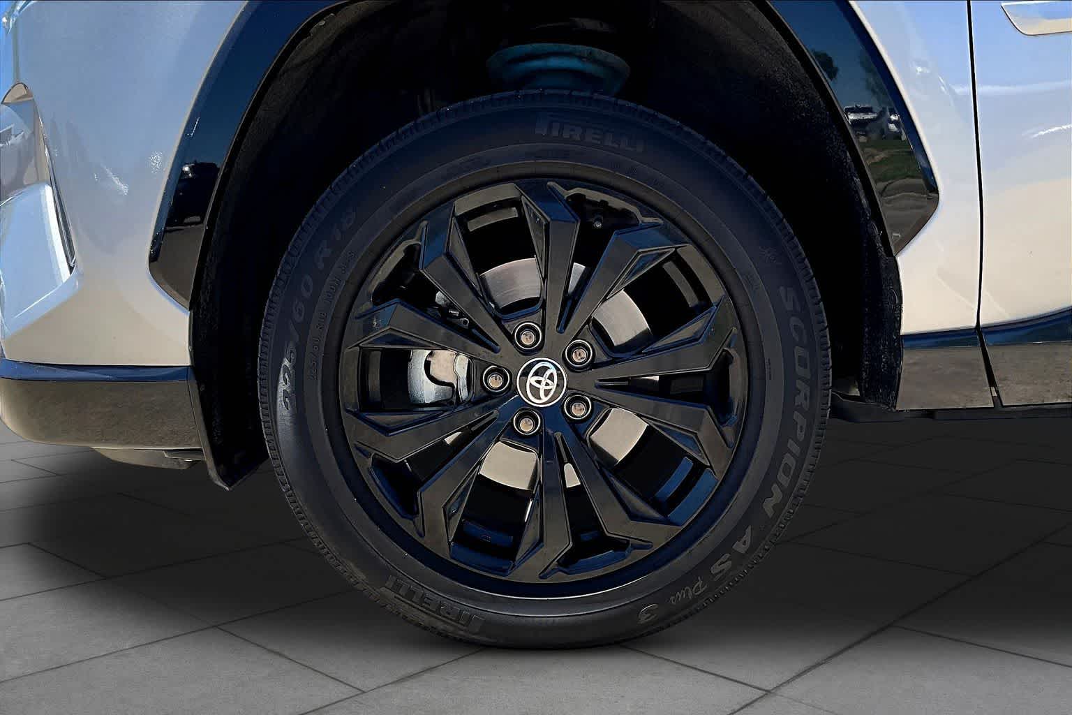 2022 Toyota RAV4 Hybrid XSE - 9