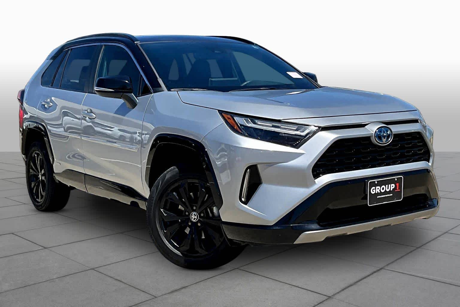 2022 Toyota RAV4 Hybrid XSE - 2