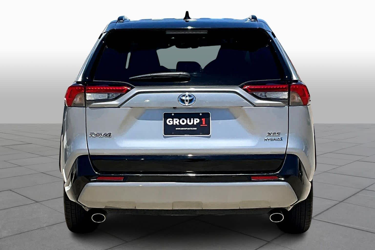 2022 Toyota RAV4 Hybrid XSE - 4