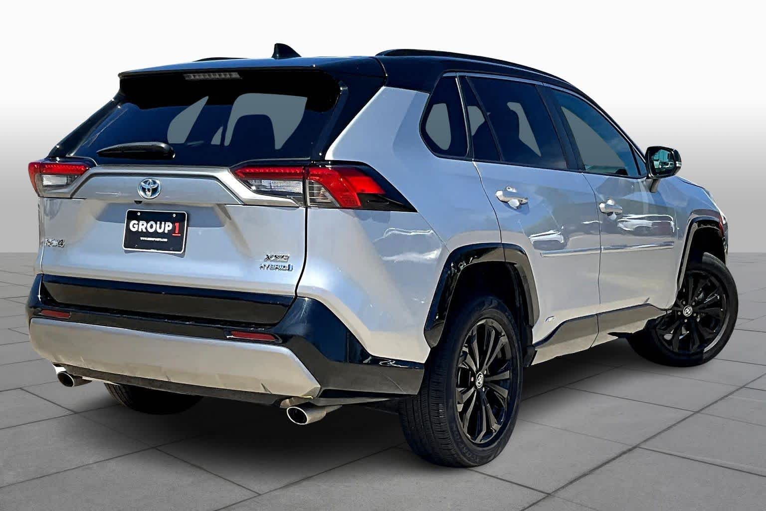 2022 Toyota RAV4 Hybrid XSE - 11