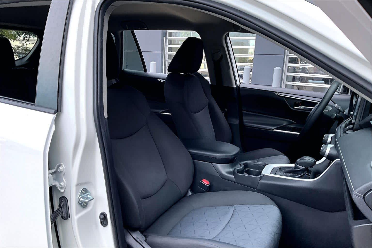 2021 Toyota RAV4 XLE Super White at AutoNation USA Houston