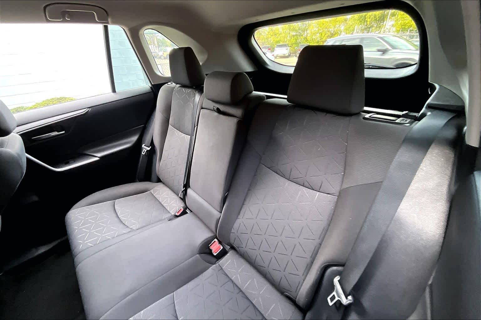 2021 Toyota RAV4 XLE Super White at AutoNation USA Houston