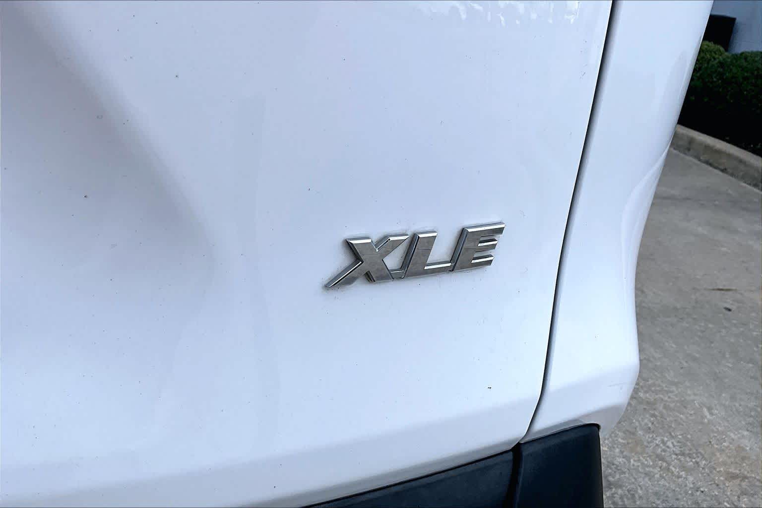 2021 Toyota RAV4 XLE Super White at AutoNation USA Houston