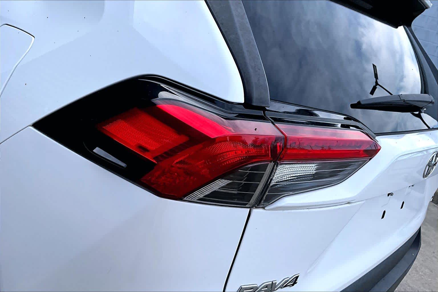 2021 Toyota RAV4 XLE Super White at AutoNation USA Houston