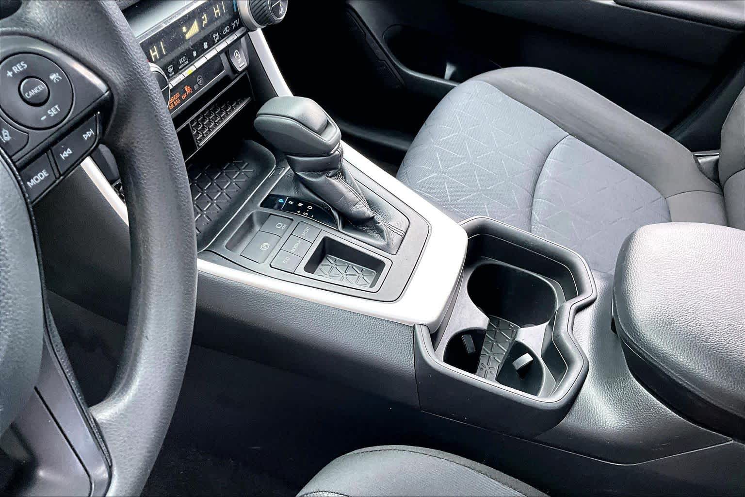 2021 Toyota RAV4 XLE Super White at AutoNation USA Houston