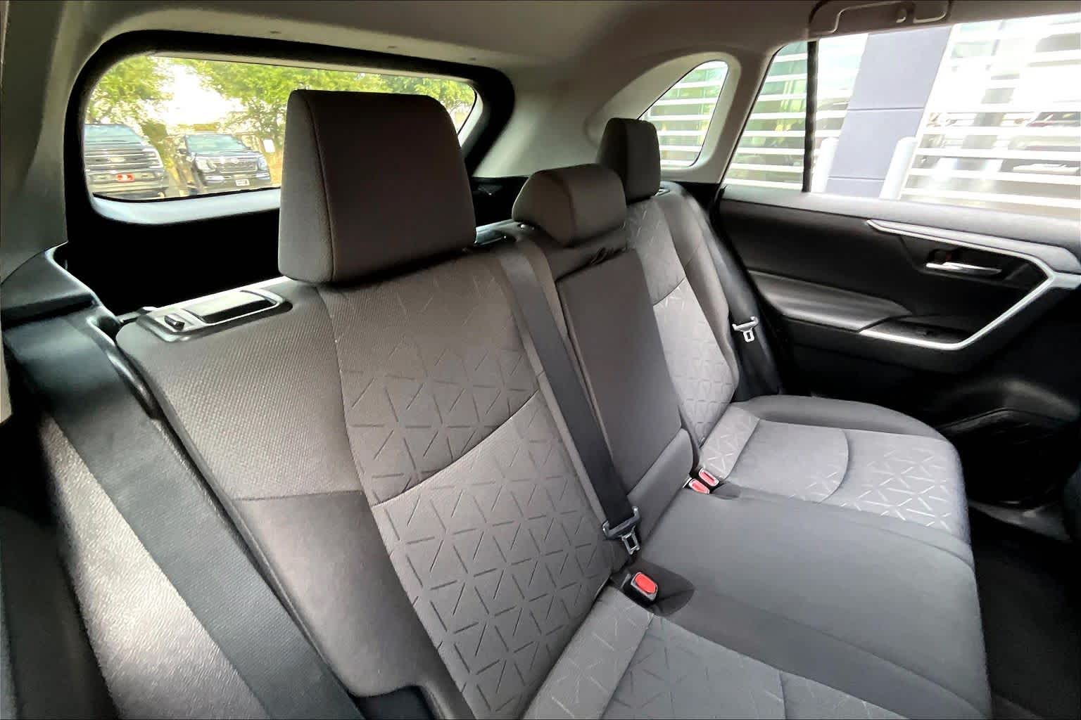 2021 Toyota RAV4 XLE Super White at AutoNation USA Houston